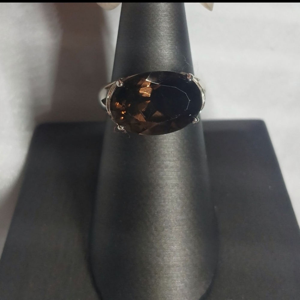 Elegant Silver and Brown Gemstone Ring